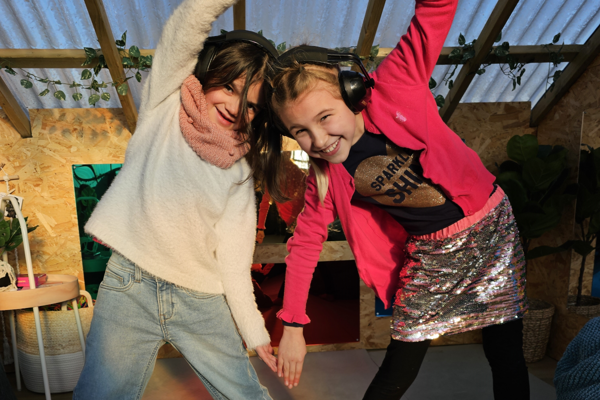 Twee Leerlingen Bezig In De Zen Zone Van GO! Basisschool De Stempel In Brugge Rh