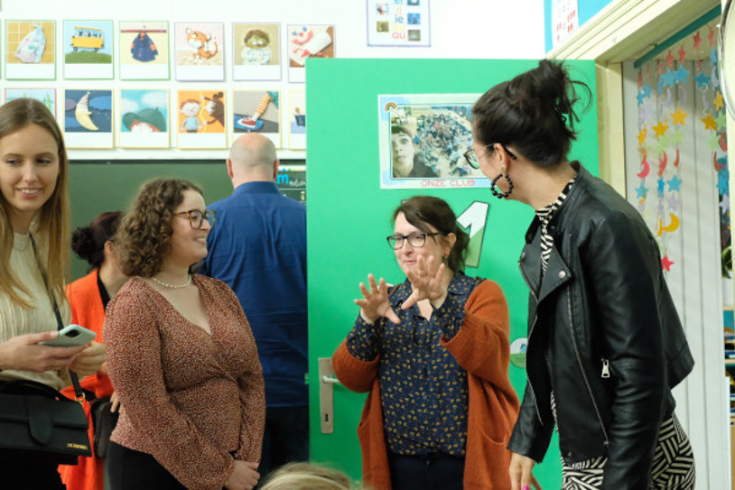 Sarah Legt Collega's Uit Hoe ZRL Werkt Op Haar School