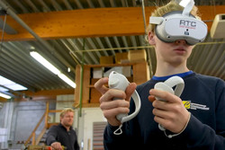 Leerling met een VR-bril op