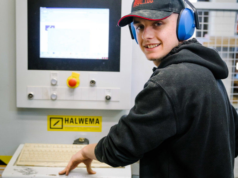 Leerling 7E Jaar Houtbewerking GO! De Prins Atelier 2 Woodwize Rh