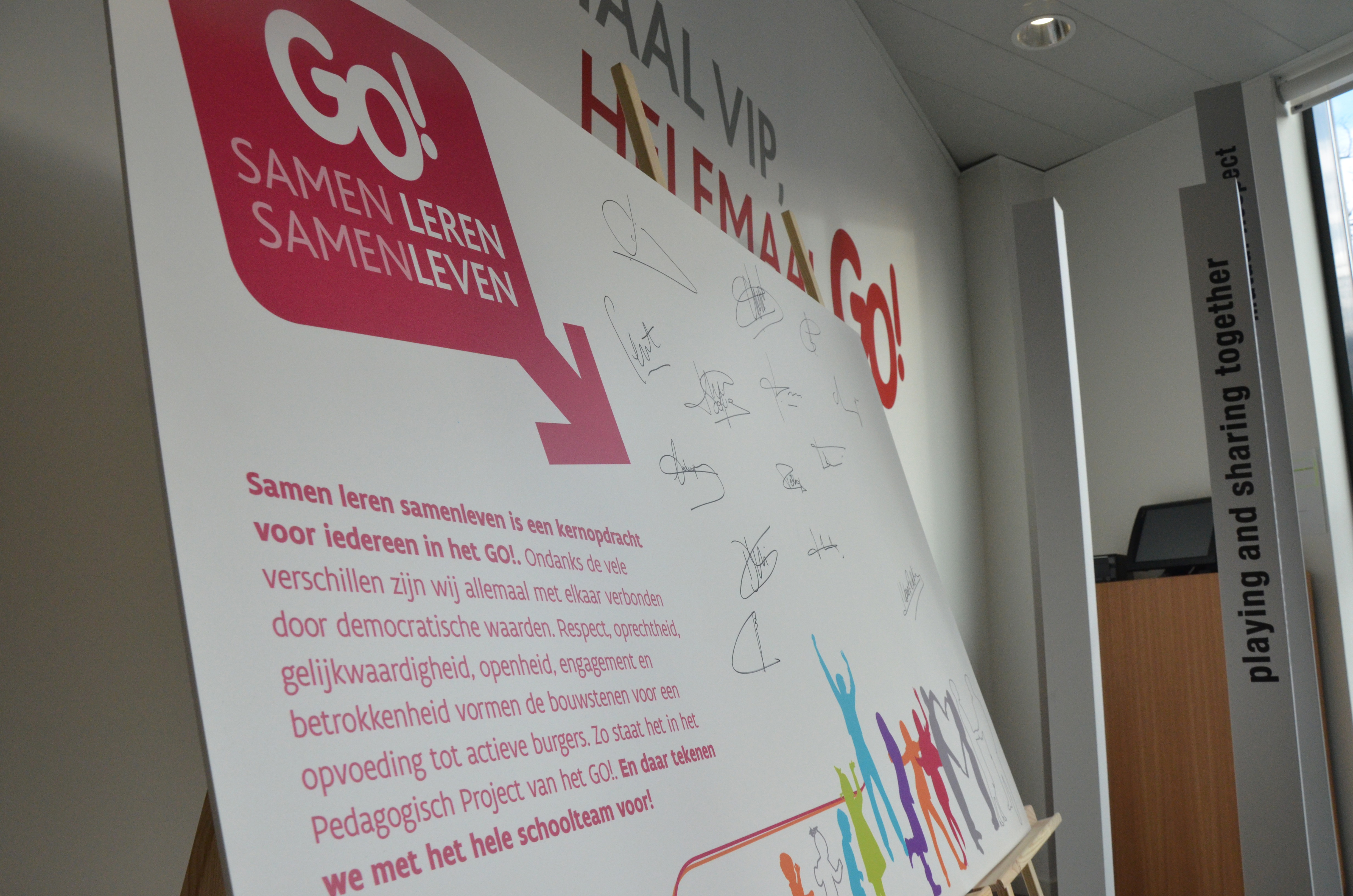 Wandpaneel PPGO! Met Handtekeningen Van De Raad Van Het GO!