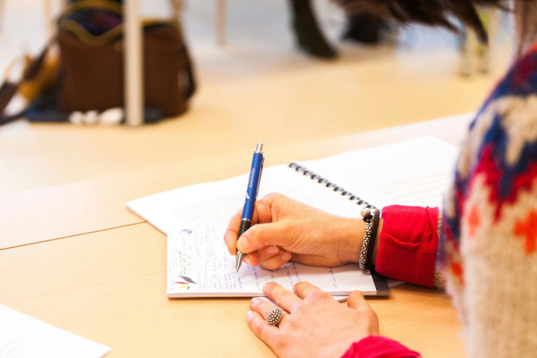 Iemand Die Notities Maakt Rh